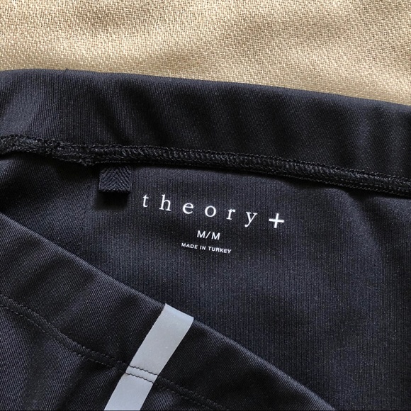 Theory + Biker shorts - Picture 4 of 5
